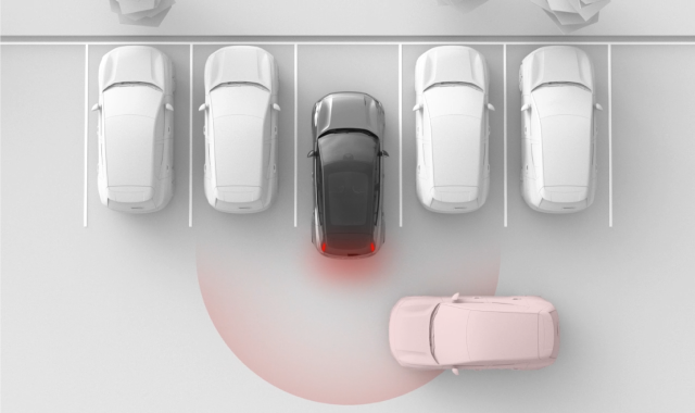 Waarschuwing over kruisend verkeer achter de auto