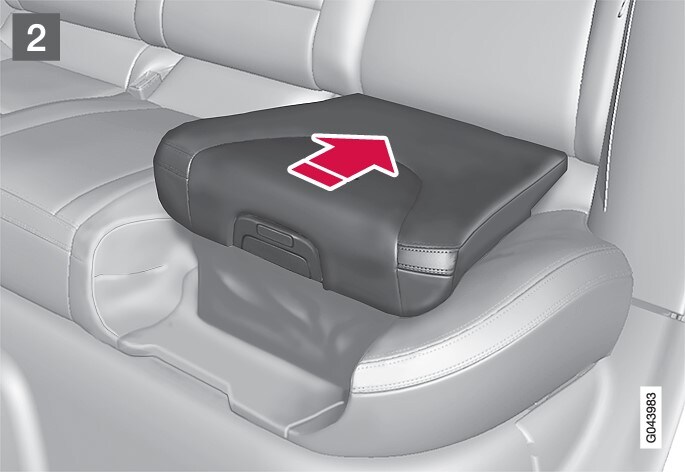 P3-1020-XC60 V60 Integrated child seat, opening, step 1 ill 2