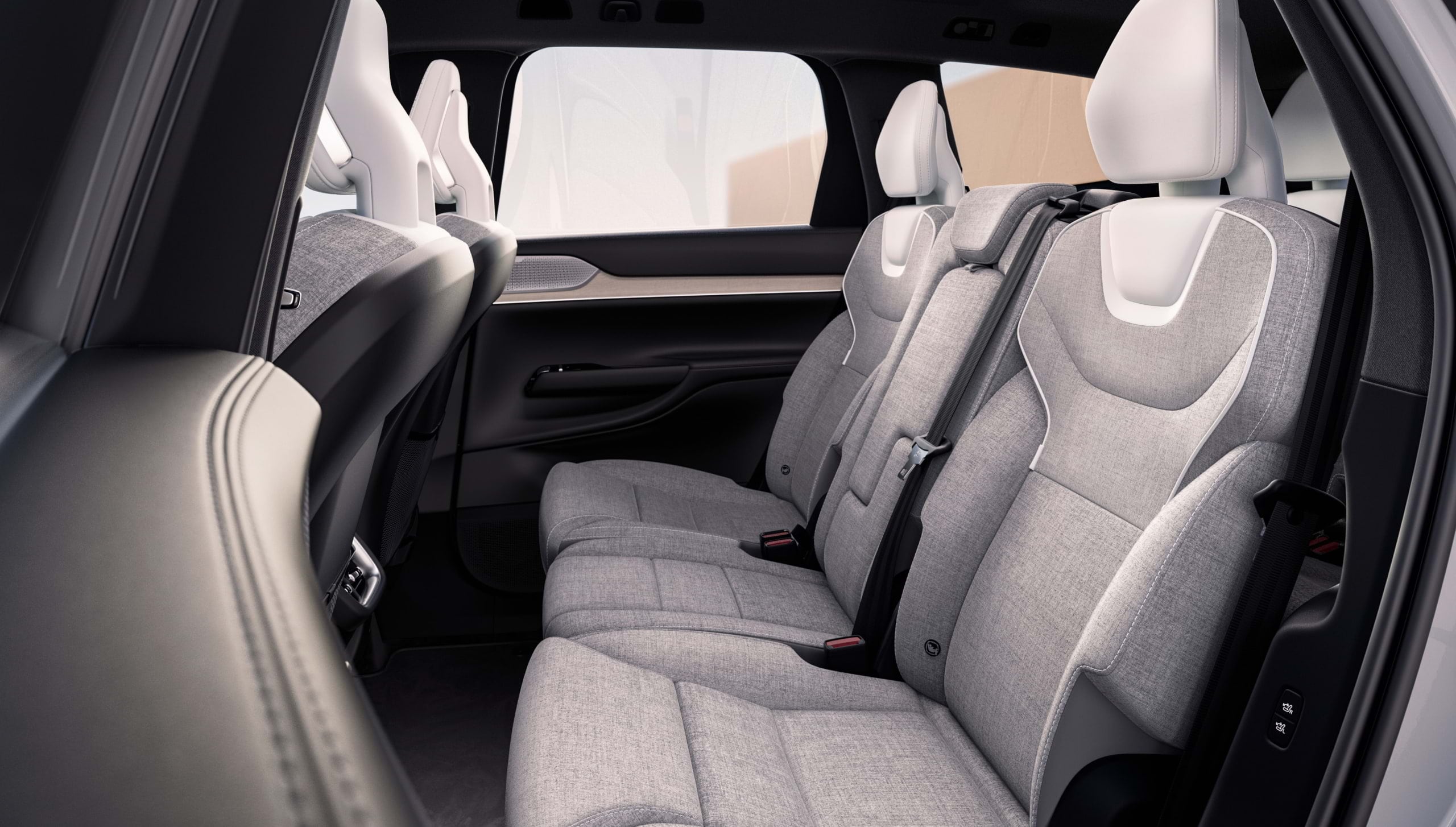 Interior do SUV de 7 lugares EX90 100% elétrico