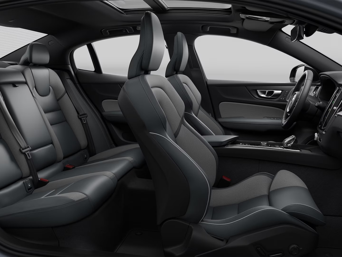 Wide-angle view of the entire Volvo S60 mild hybrid cabin.