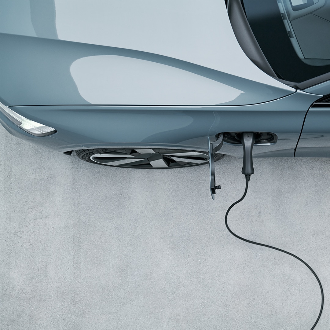 Caricatore sul lato sinistro della Volvo S60 Recharge Plug-in Hybrid.