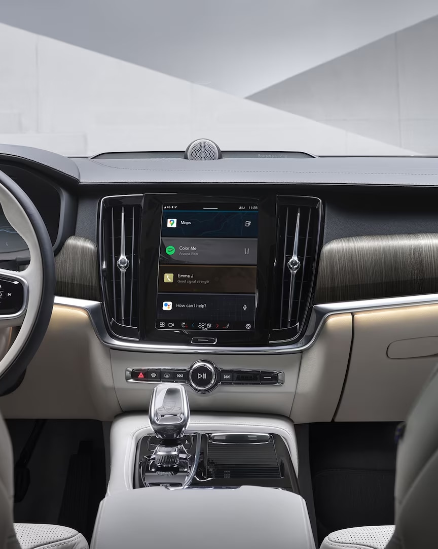 Exclusive cabin interior of the Volvo S90 Recharge.