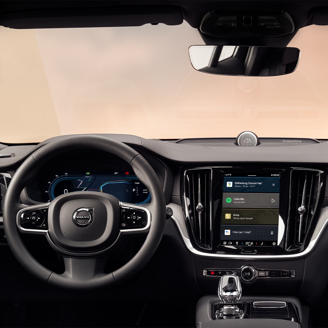 Steering wheel, instrument panel and infotainment touchscreen of the Volvo V60 Recharge plug-in hybrid.