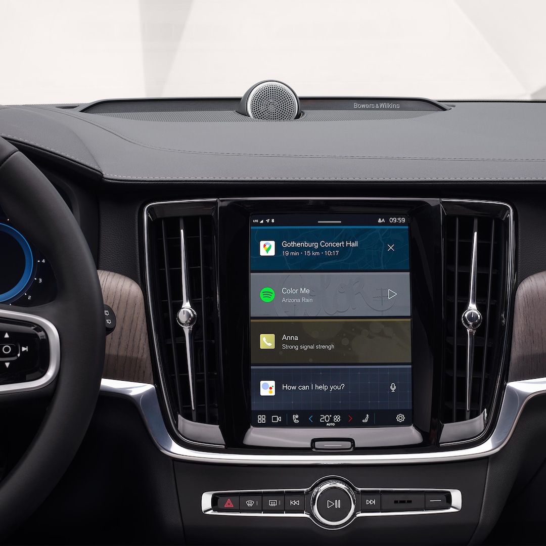 Das mittlere Display in einem Volvo V90 Cross Country.