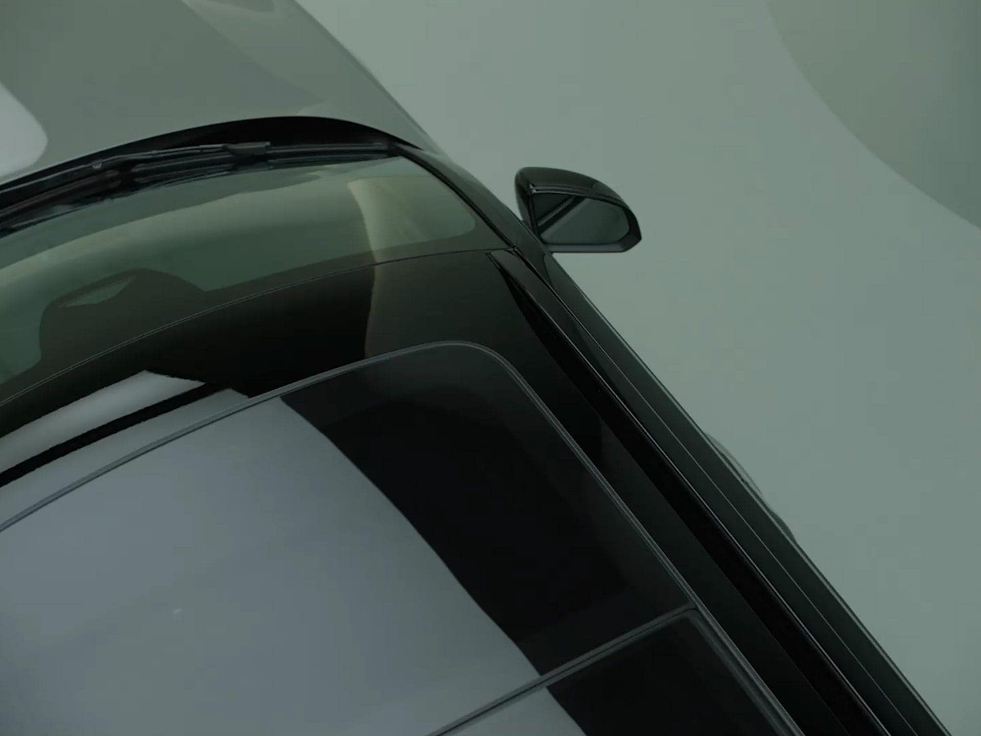 Panoramic roof on a pure electric Volvo XC40 Recharge.