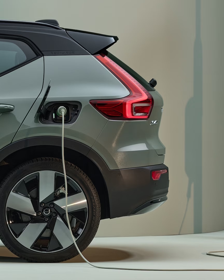 Volvo xc40 deals recharge delivery date