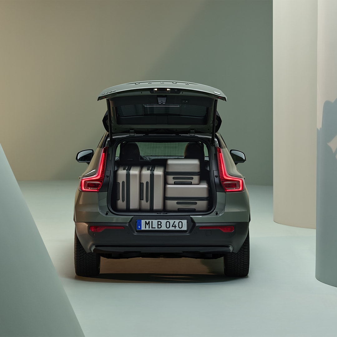 A bagageira do Volvo XC40 Recharge Pure Electric otimiza a capacidade de arrumação.