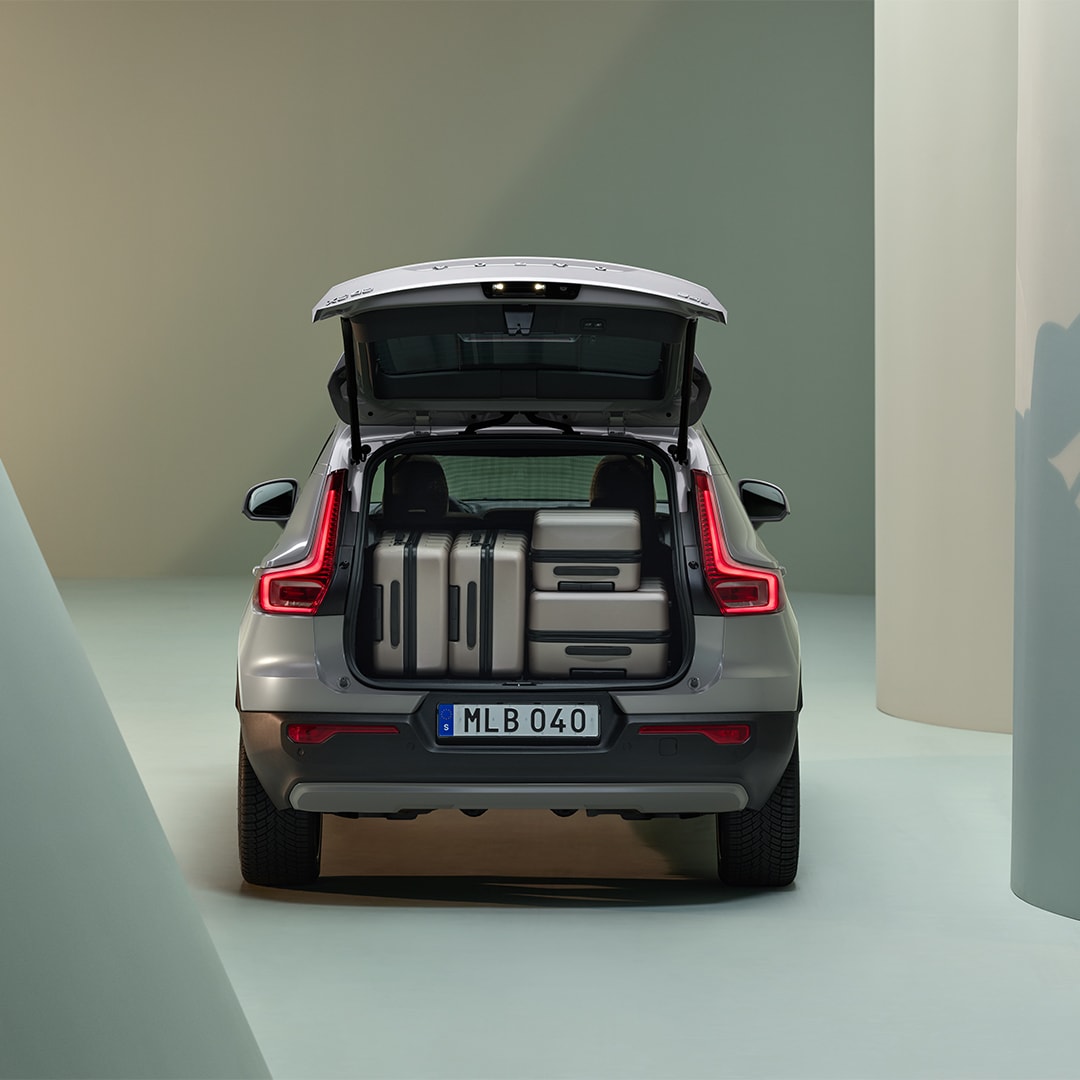 The boot of the Volvo XC40 mild hybrid SUV optimises storage capacity.