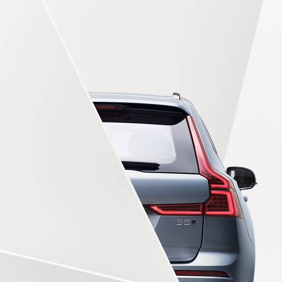 Vue arrière du Volvo XC60 avec feux arrière entièrement à DEL.