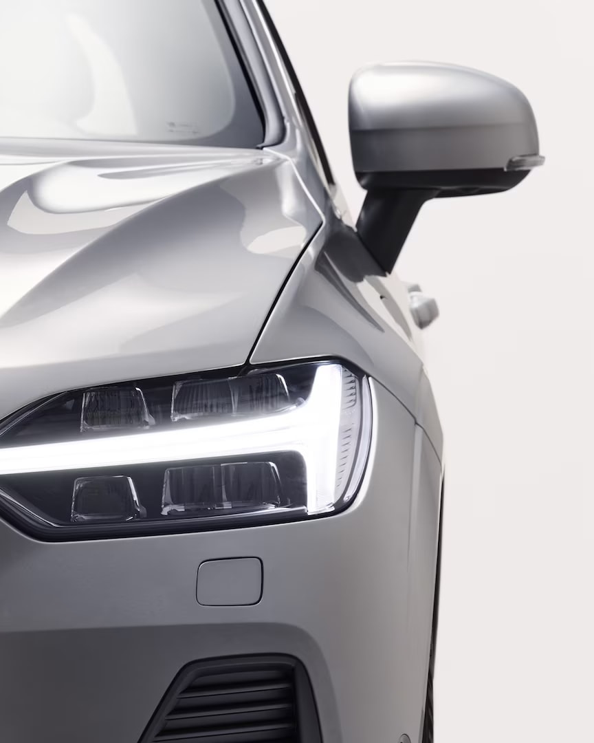 Front exterior of Volvo XC60 Recharge with the iconic front grille and headlamp design.