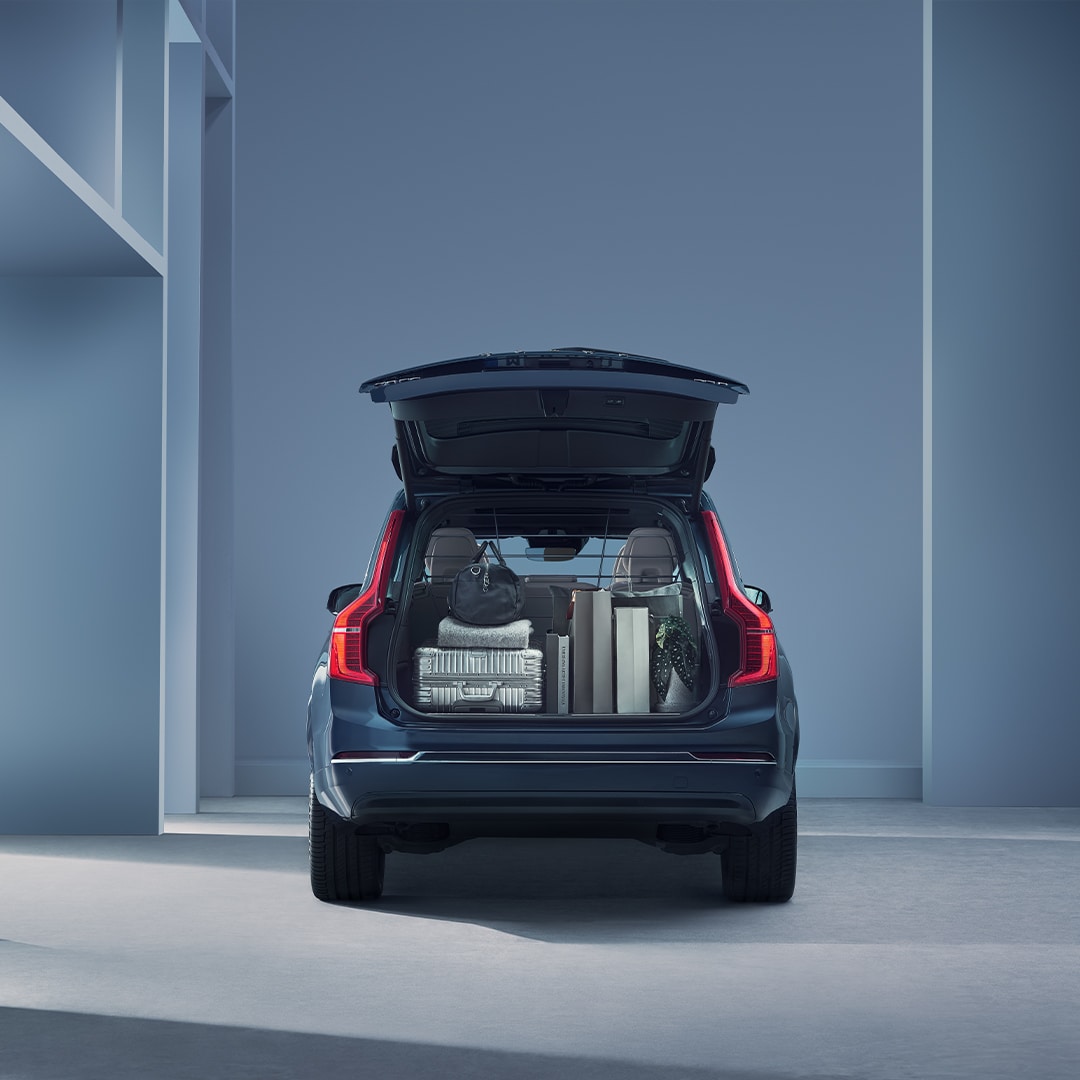 The boot of the Volvo XC90 mild hybrid SUV optimises storage capacity.