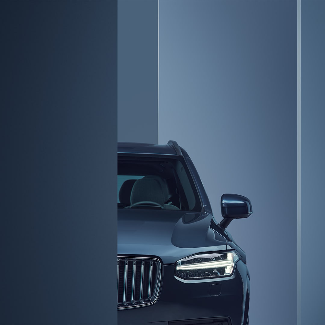 Design detail of the Volvo XC90 mild hybrid’s headlamps.