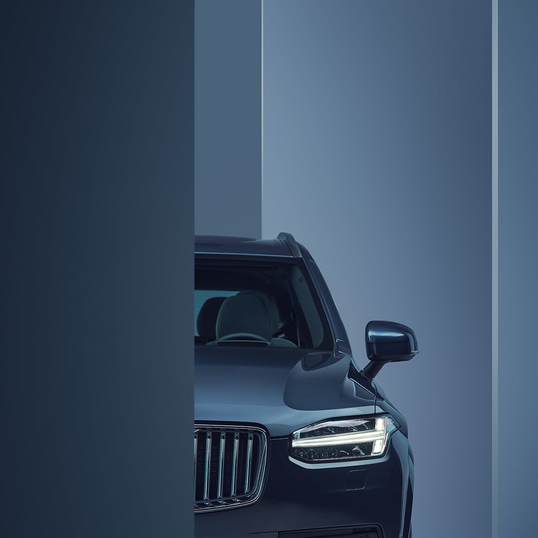 Design detail of the Volvo XC90 Recharge plug-in hybrid’s headlamps.