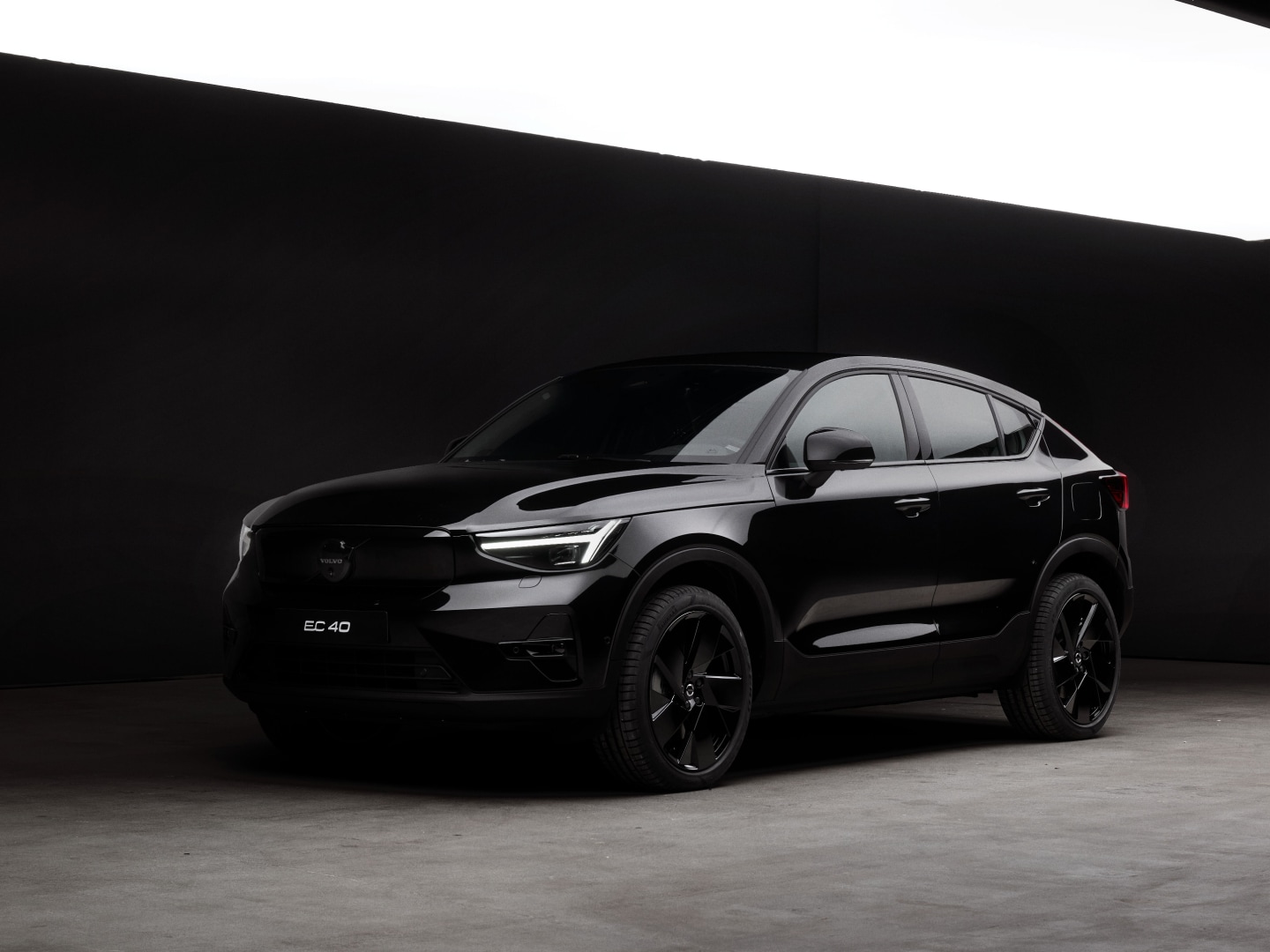 The fully electric Volvo EC40 Black Edition.