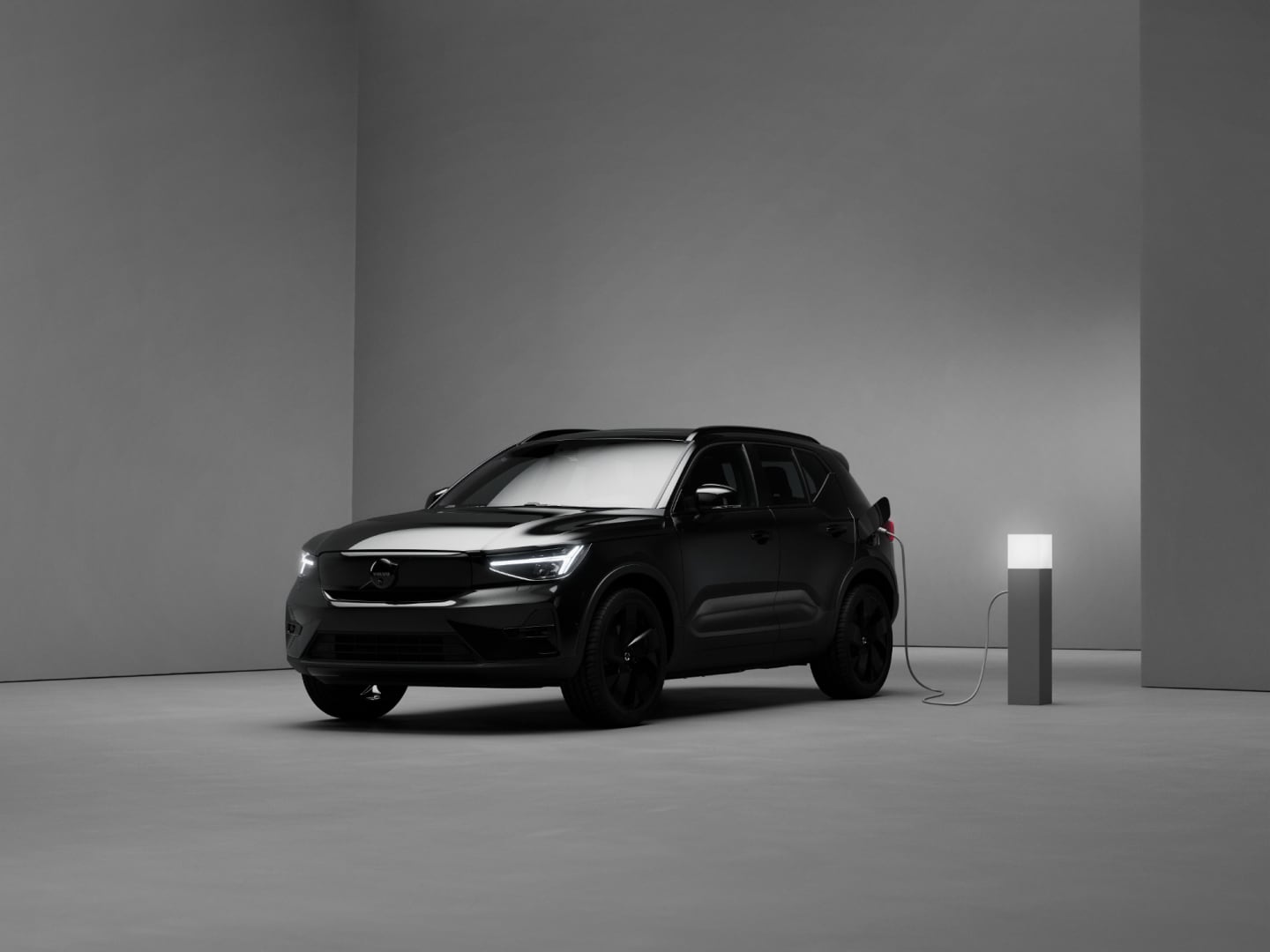 The fully electric Volvo EC40 Black Edition.