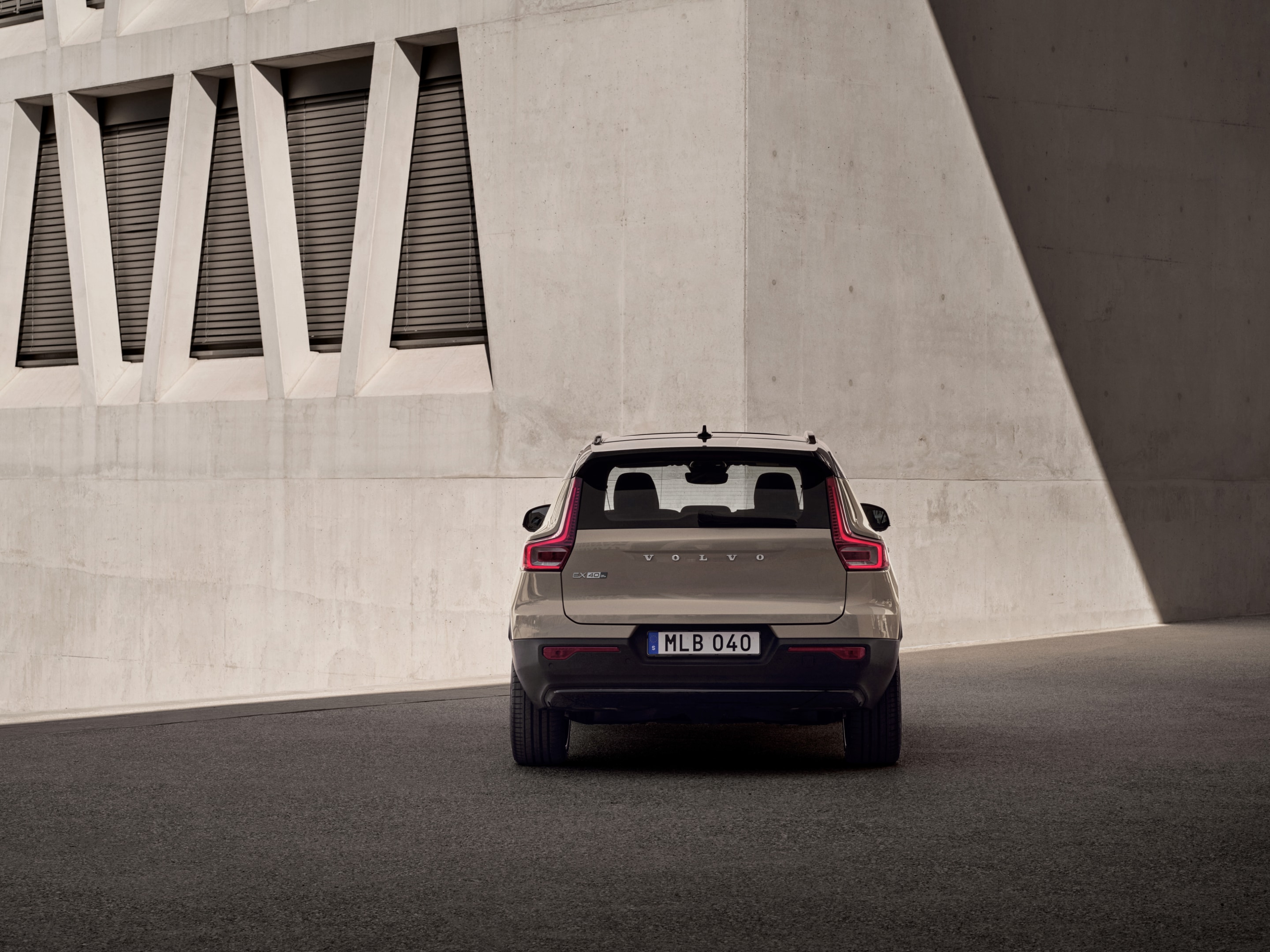 Rear view of the fully electric Volvo EX40.