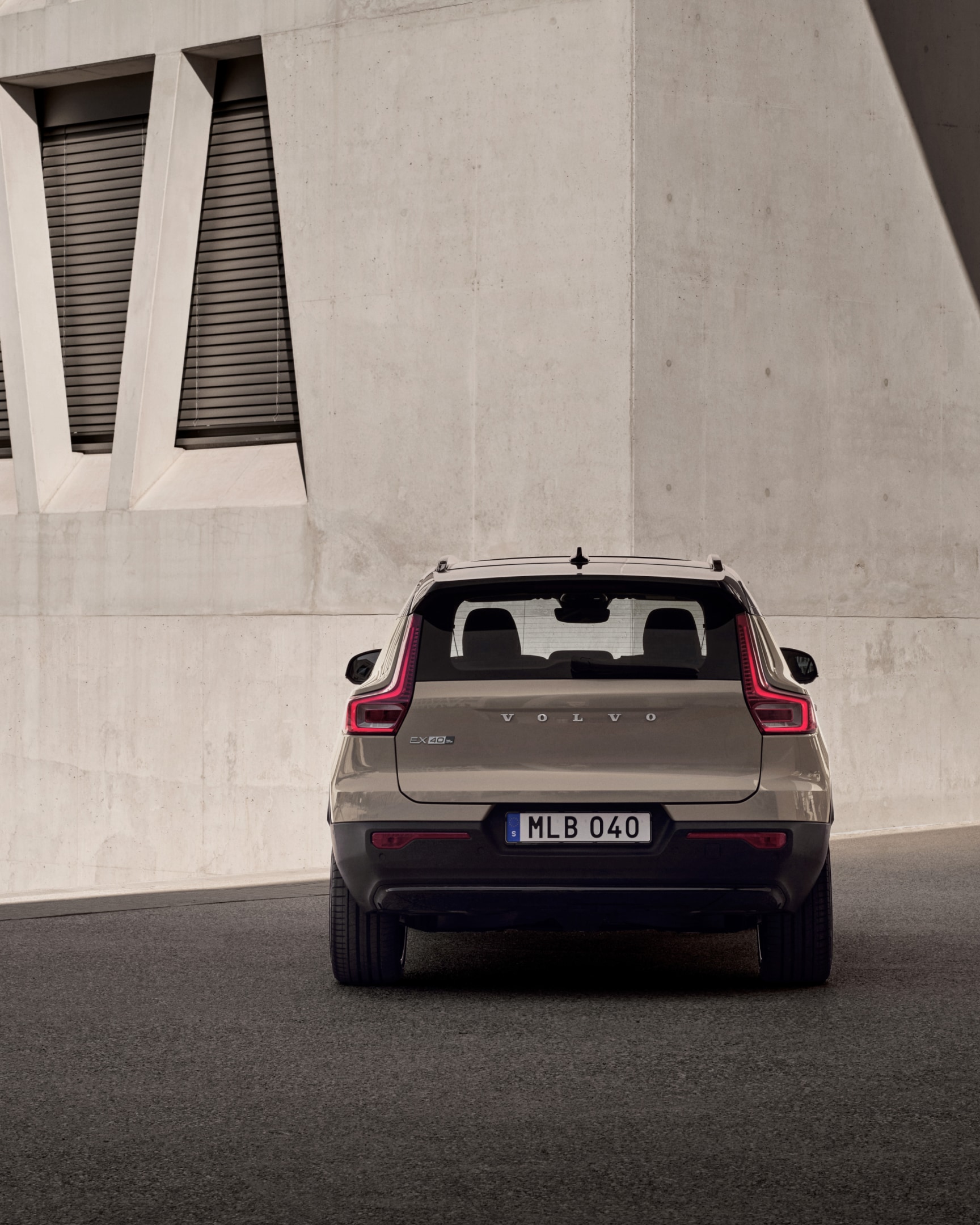 Rear view of the fully electric Volvo EX40.