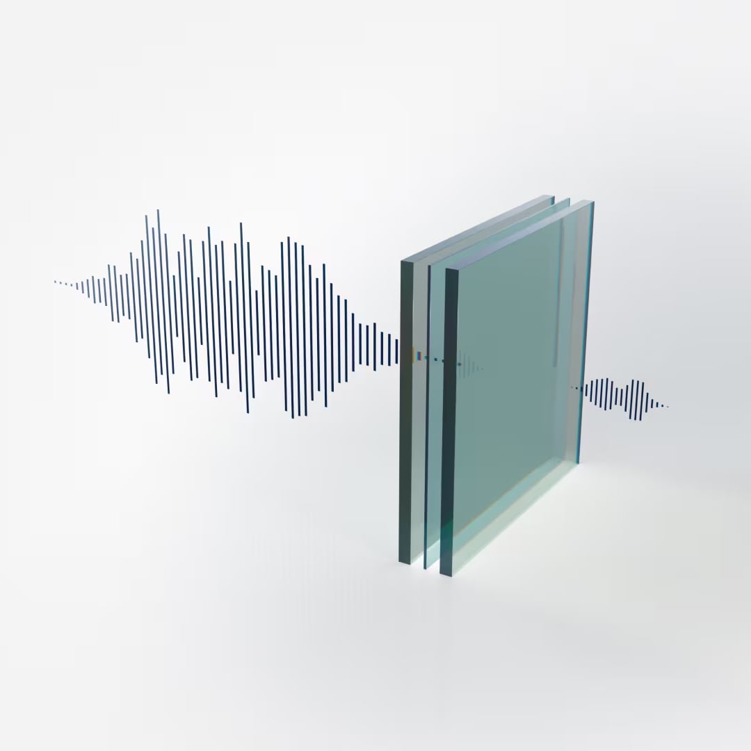 Een afbeelding van gelaagd glas in een Volvo EX90 toont hoe de lagen geluiden van buitenaf dempen.