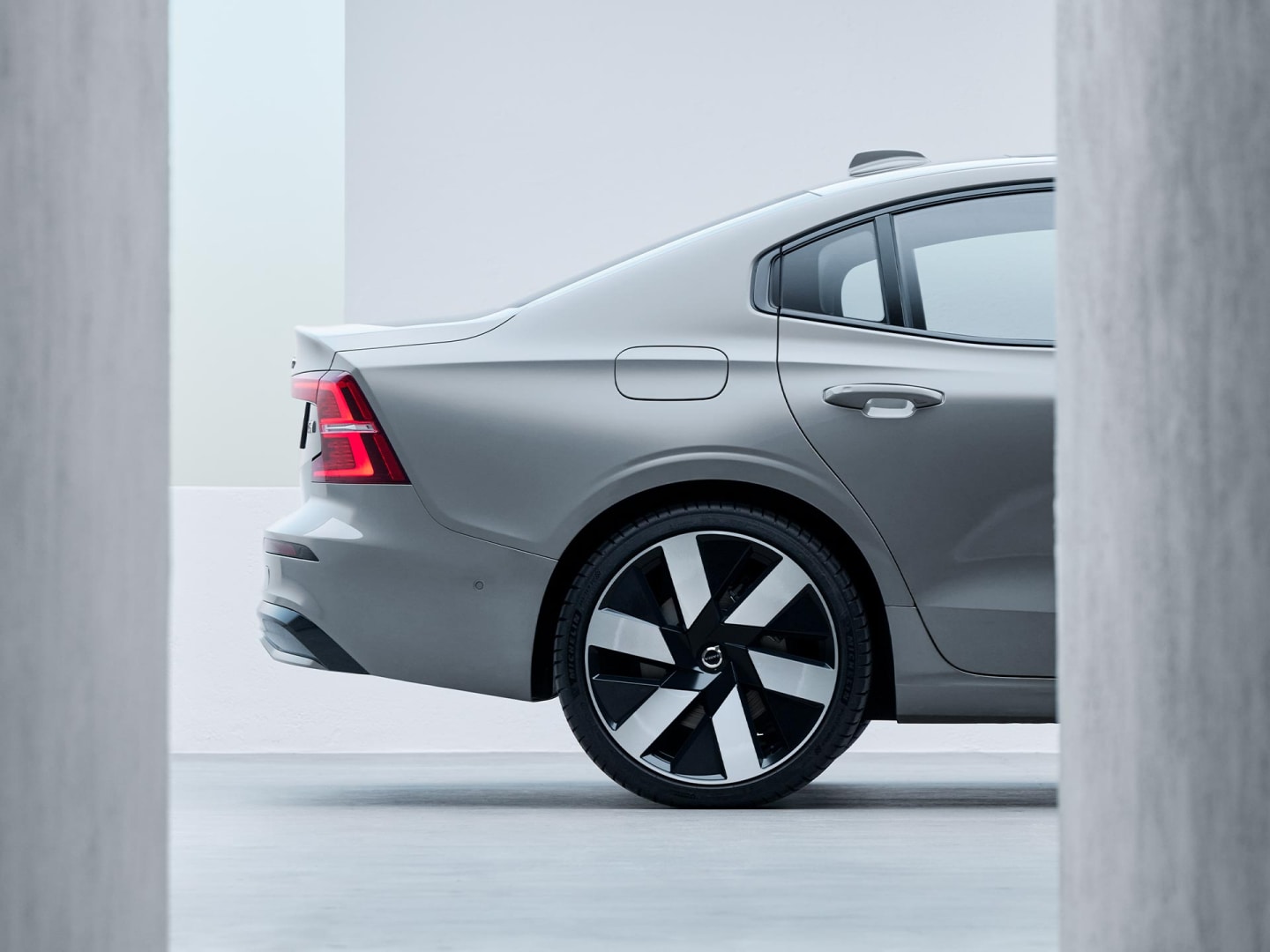 Design aérodynamique des roues de la Volvo S60 hybride rechargeable.