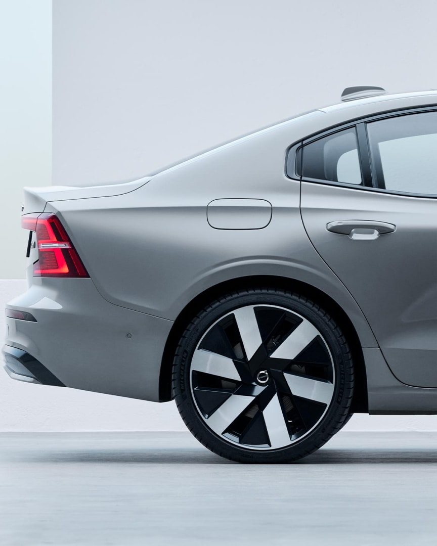 Design aérodynamique des roues de la Volvo S60 hybride rechargeable.
