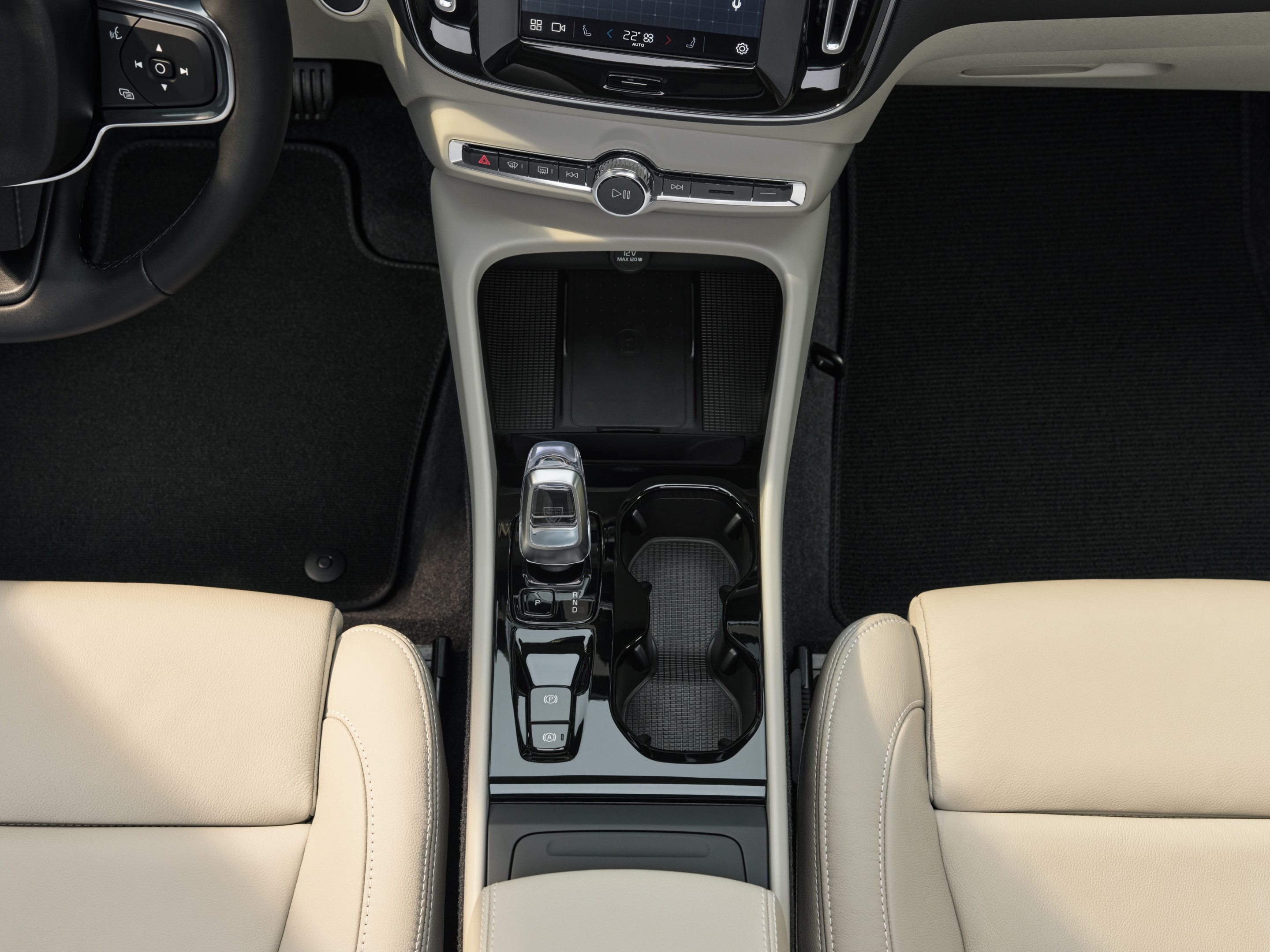 A comfortable, qualitative and versatile interior of the Volvo XC40 SUV.