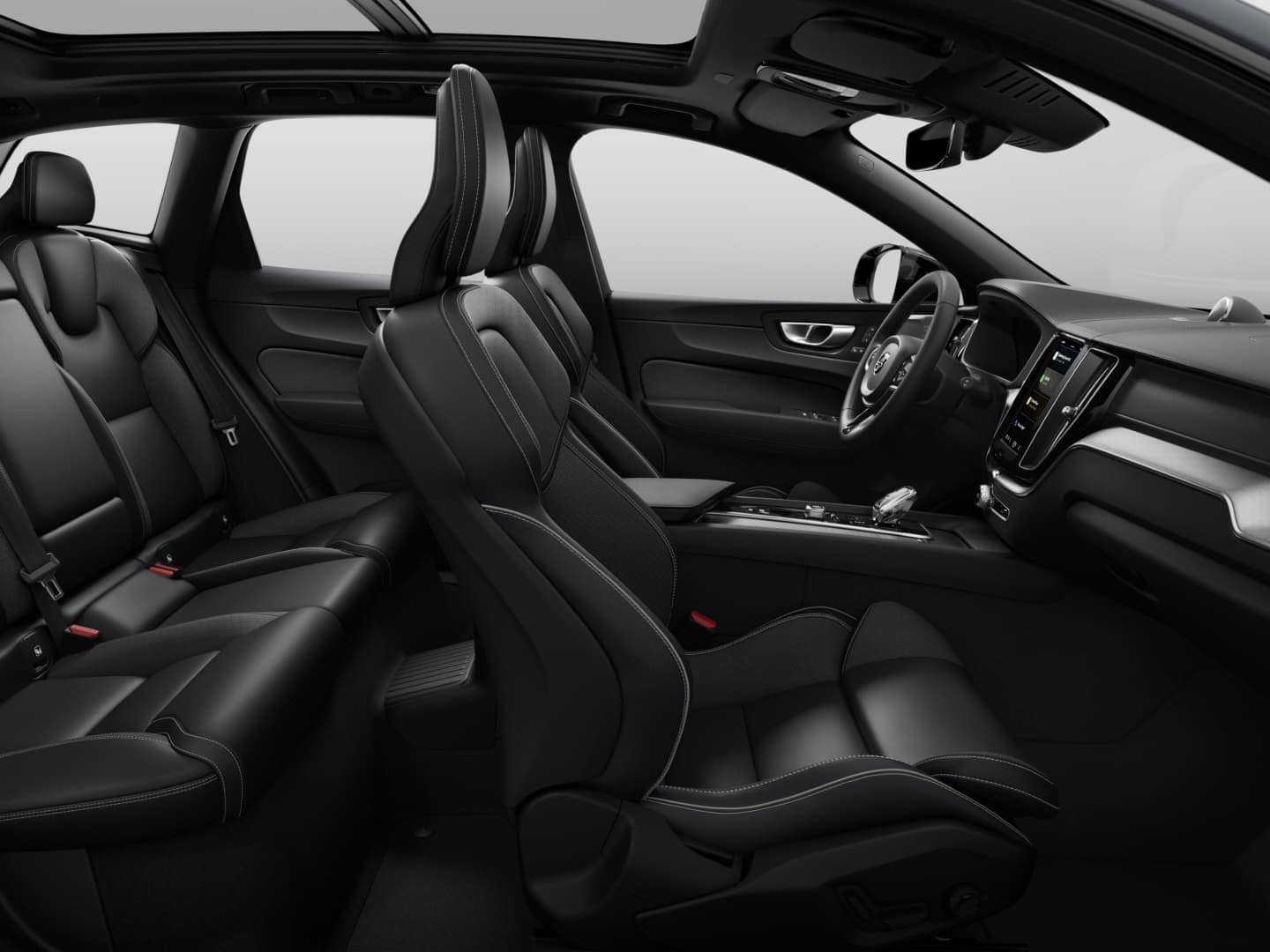 Čalounění a panoramatická střecha mild hybridního vozu Volvo XC60 Black Edition.