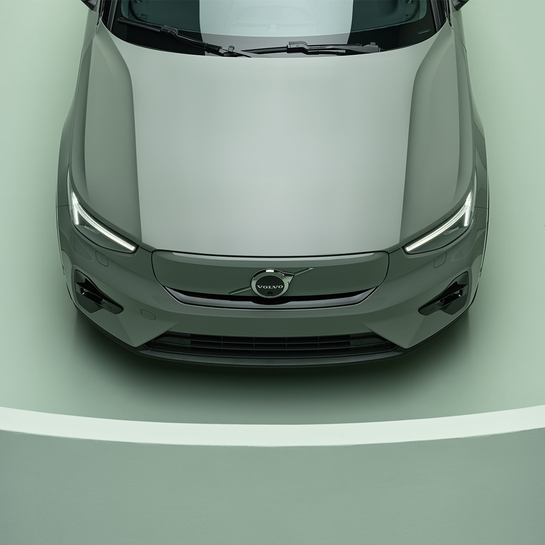 تفاصيل تصميم سيارة فولفو XC40 Recharge الكهربائية النقية.