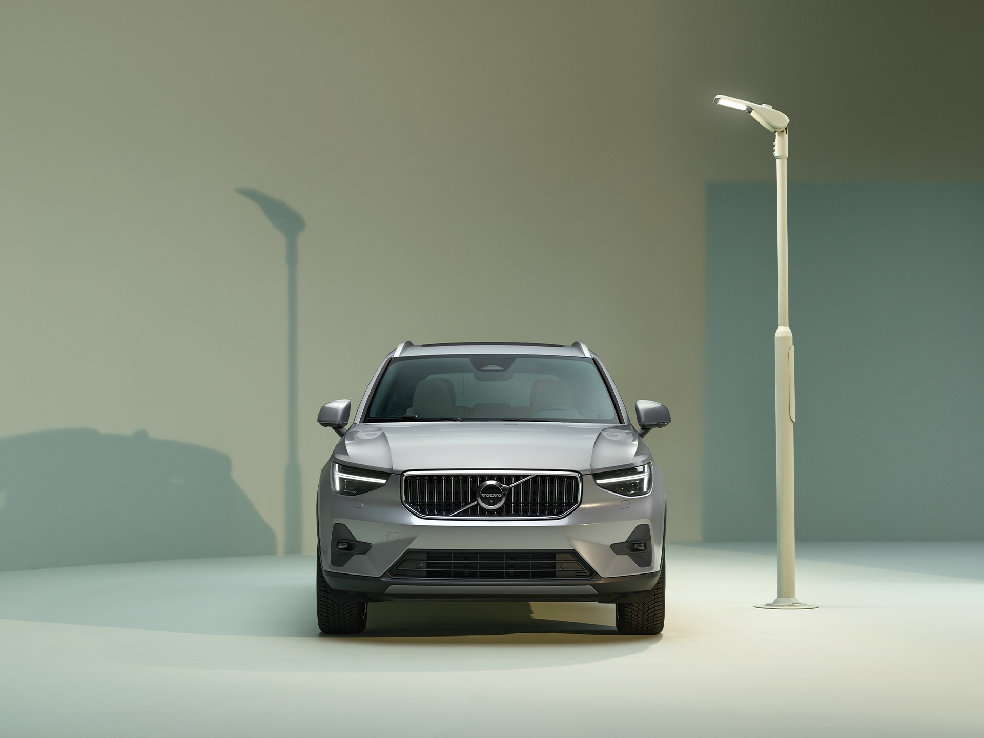 Refreshed exterior design details on the Volvo XC40 SUV.