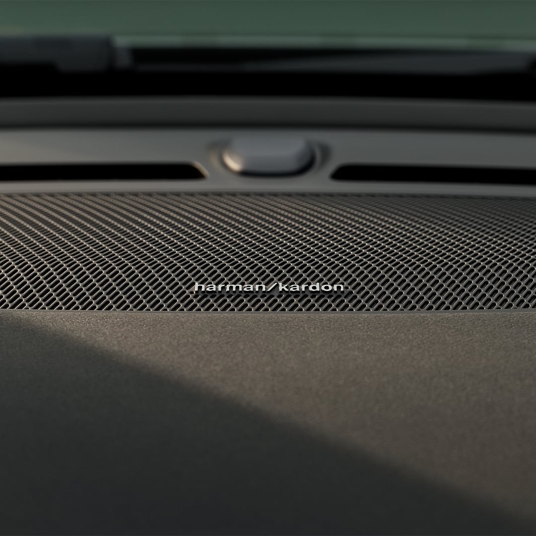 Détail d’un haut-parleur Harman Kardon dans une Volvo XC40 Recharge Plug-in Hybrid.