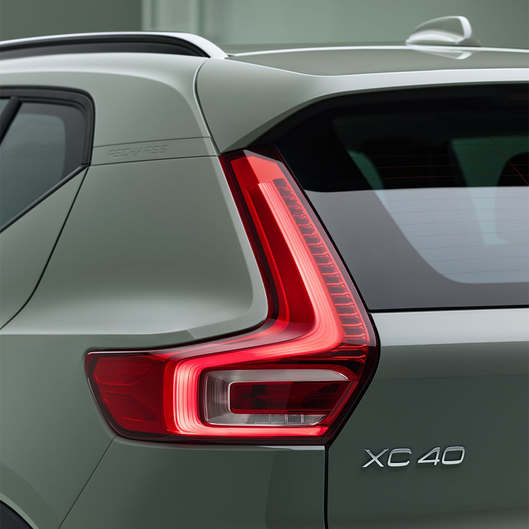 Designdetalje af en Volvo XC40 Recharge plug-in hybrid.