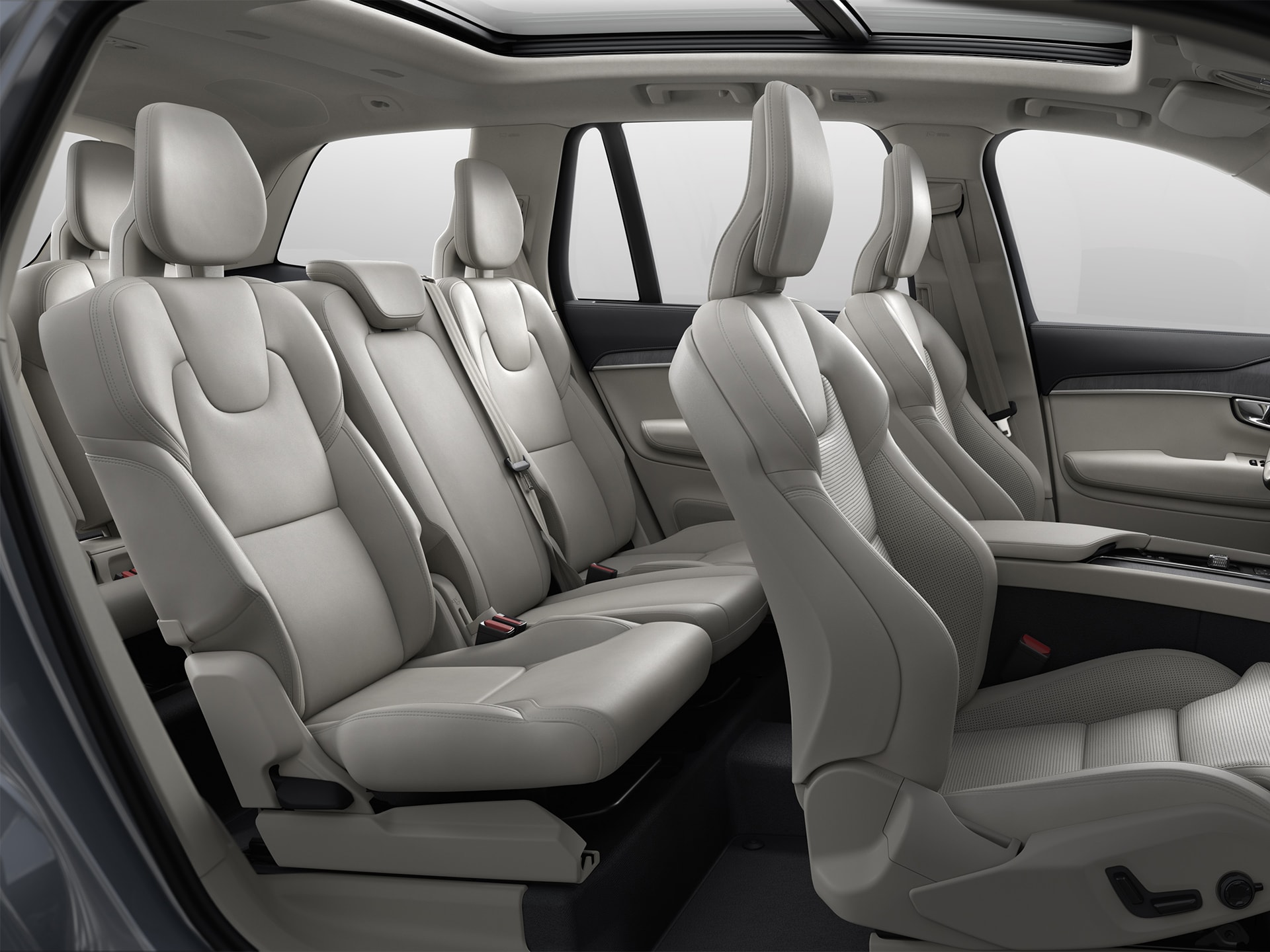 Không gian nội thất rộng rãi và tiện nghi trong xe SUV Volvo XC90.