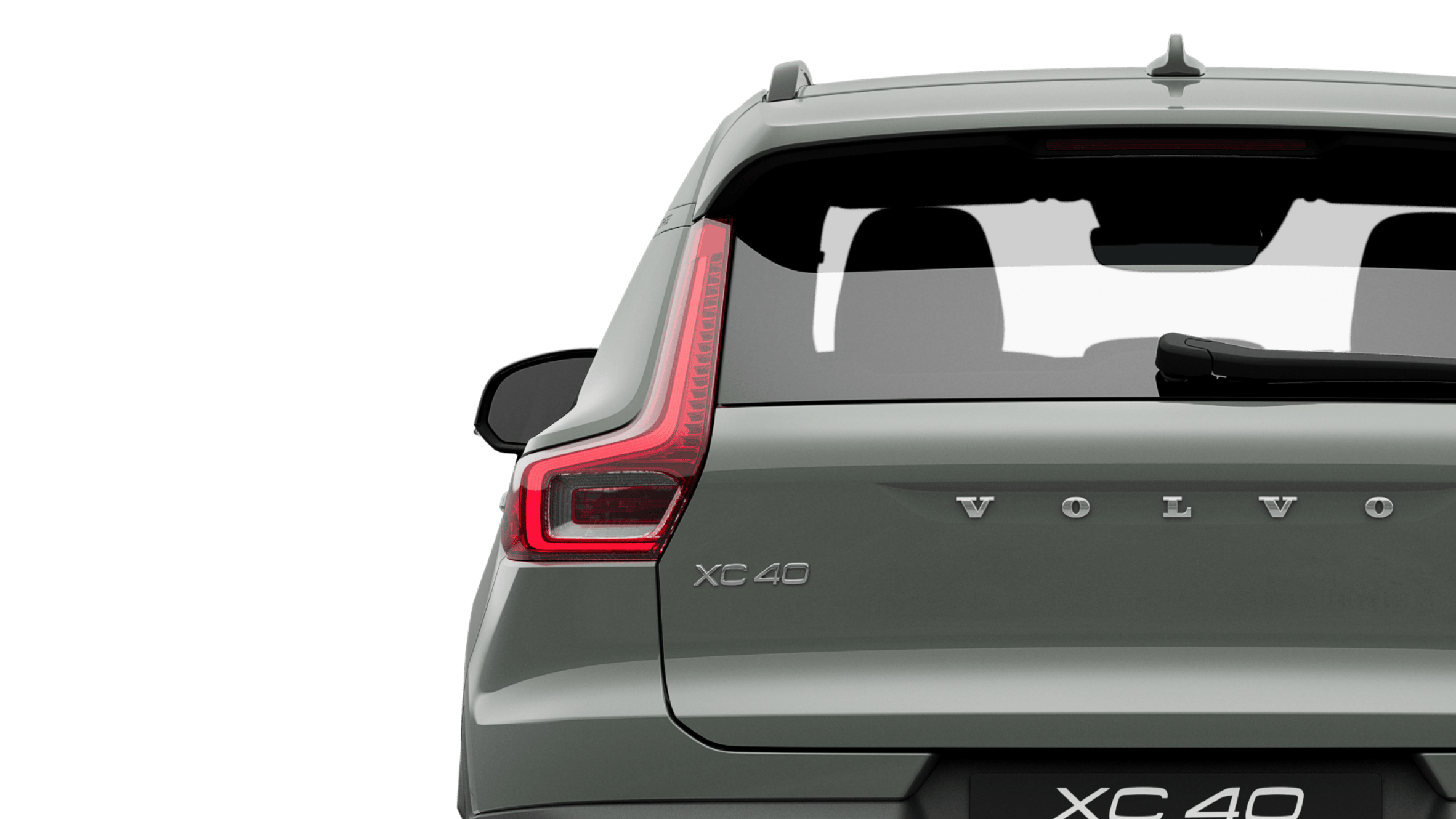 Un Volvo XC40 Recharge entièrement électrique vert sauge à l’arrêt.