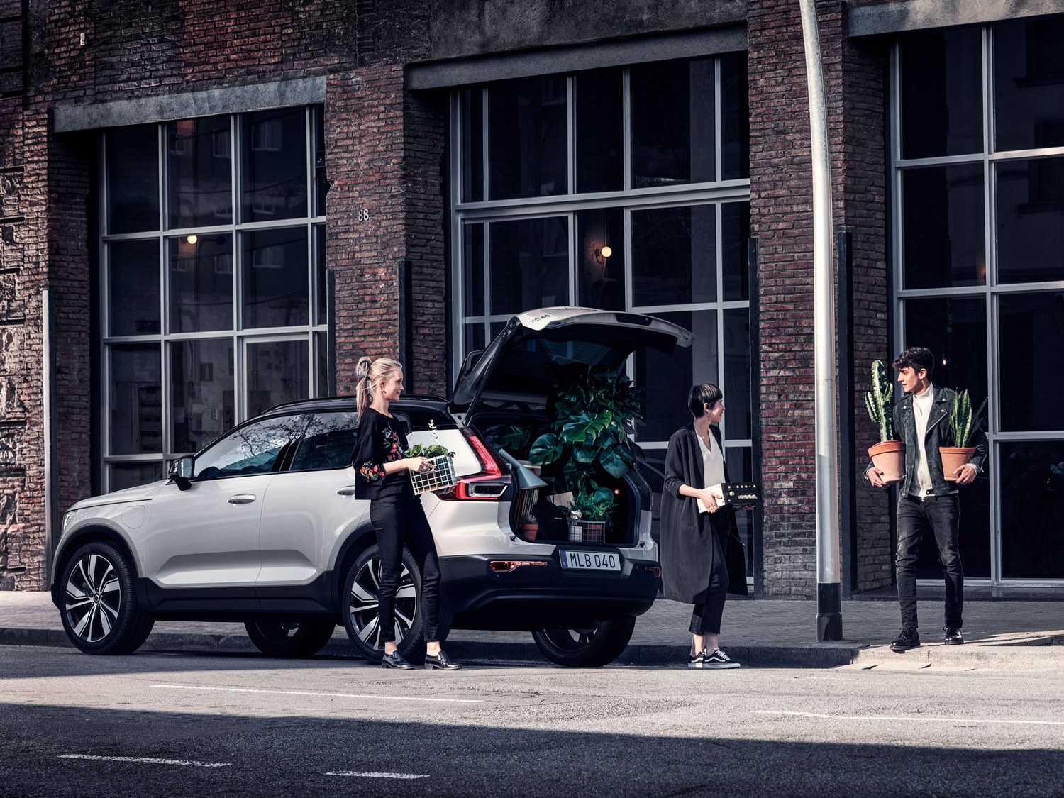 Coffre ouvert d'une voiture Volvo