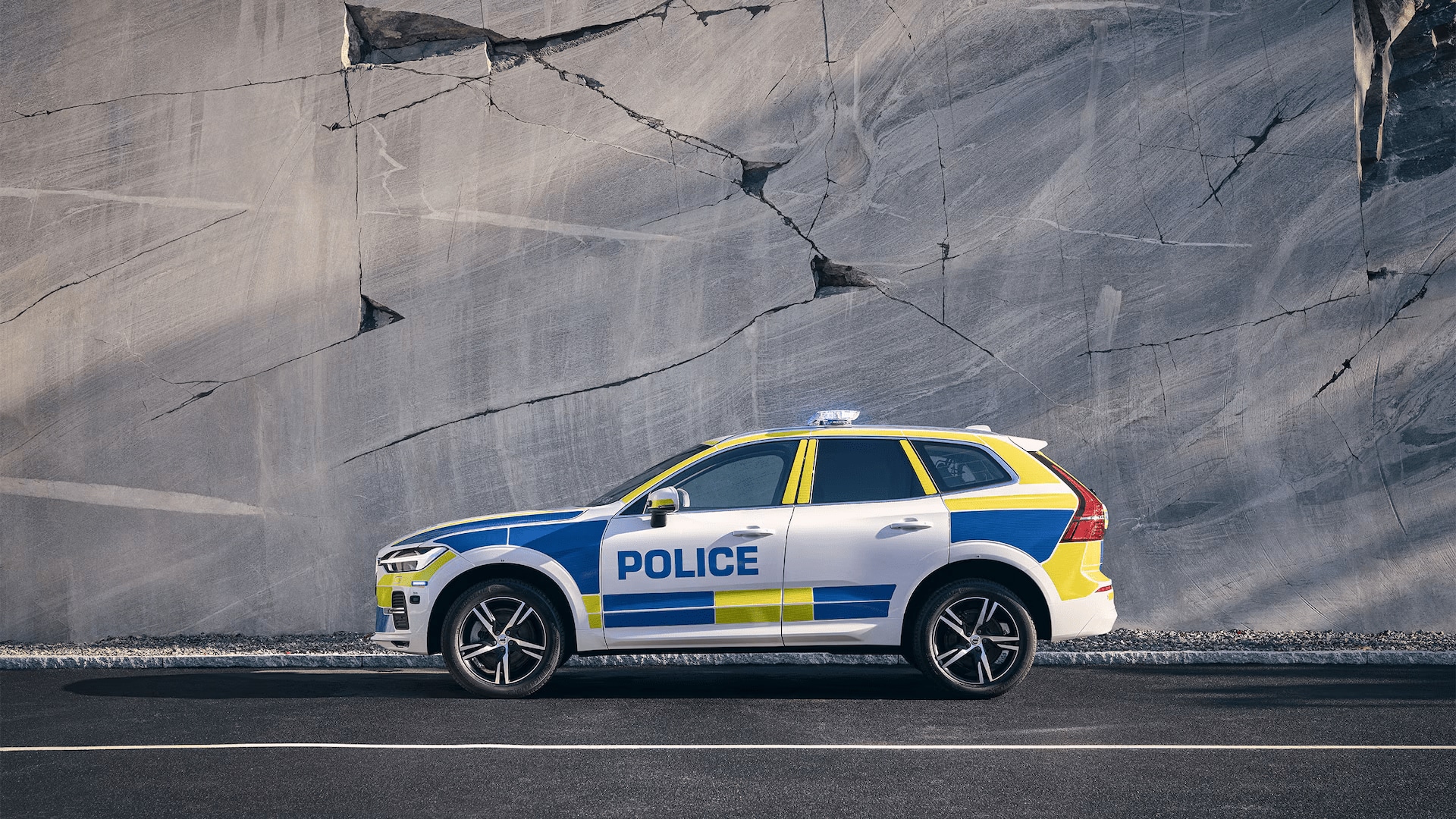 Voiture de police Volvo XC60 de coté
