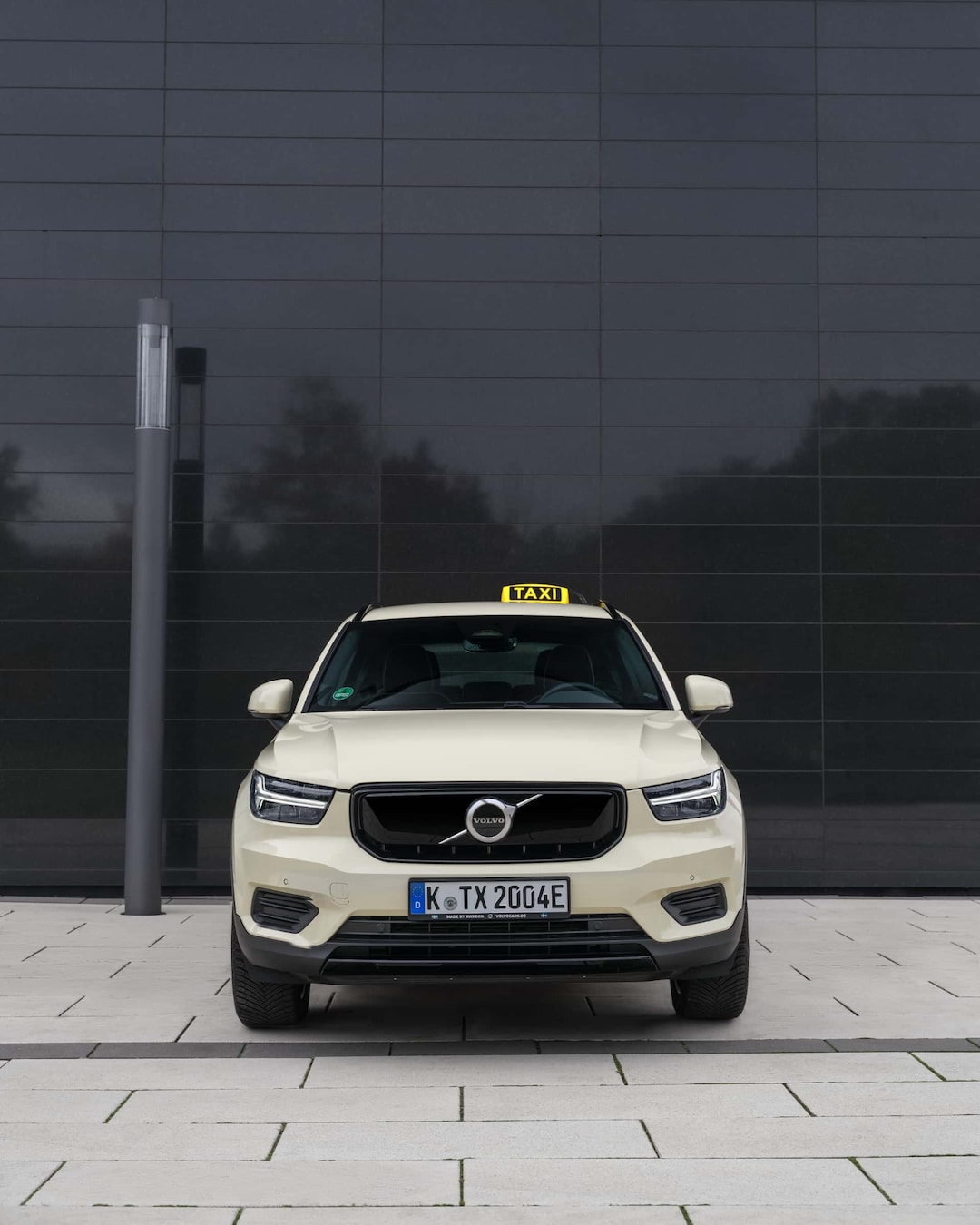 Volvo Taxi XC40 an Ladesäule