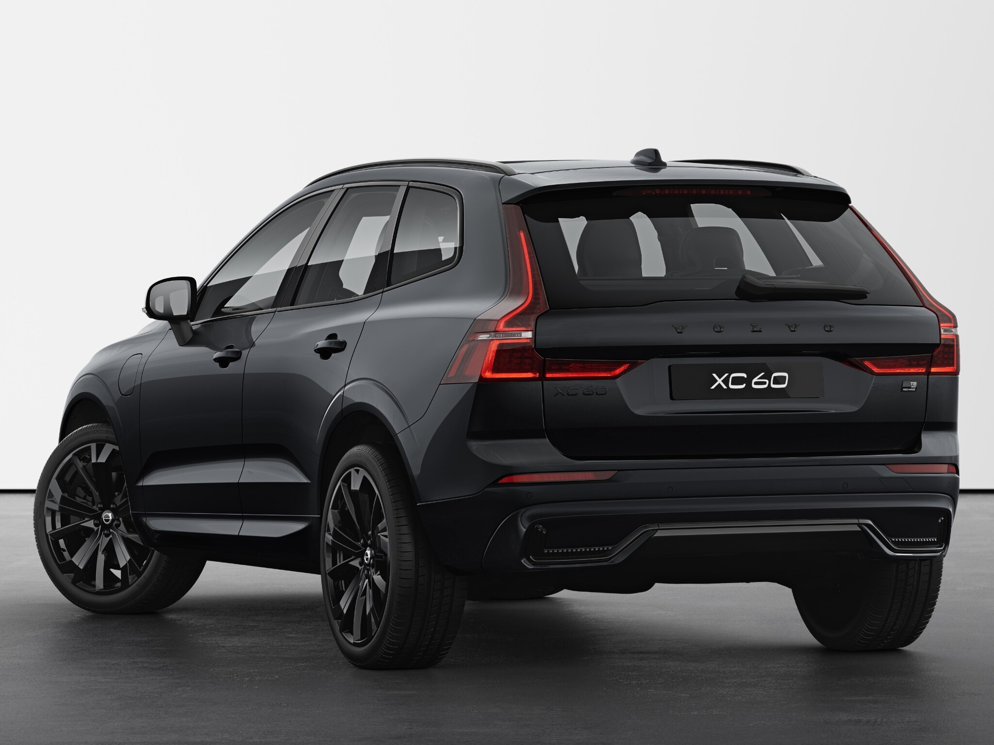 Der Volvo XC60 Black Edition Plug-in Hybrid.