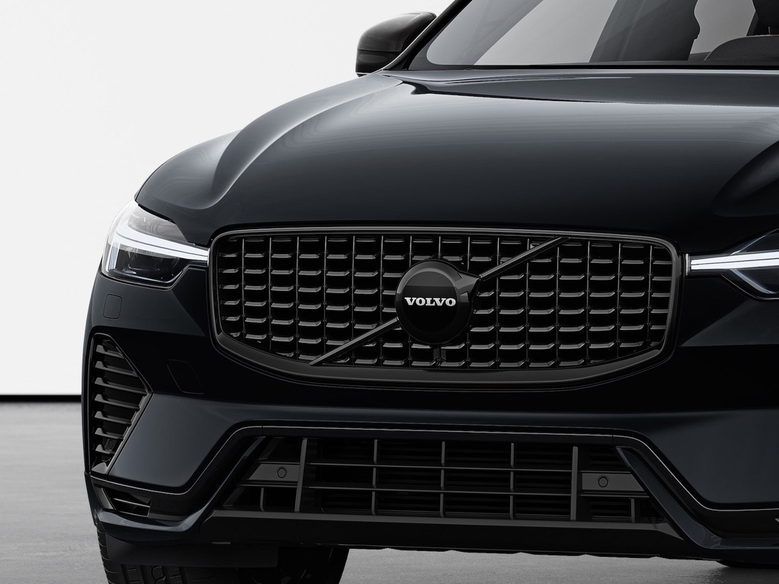 Volvo exterior black edition grill