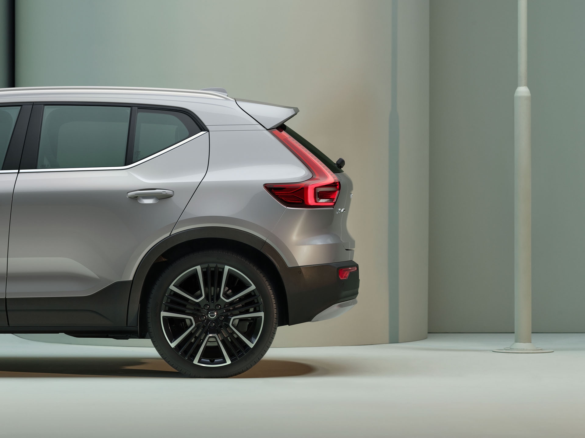 Volvo XC40 parte trasera luces y llantas