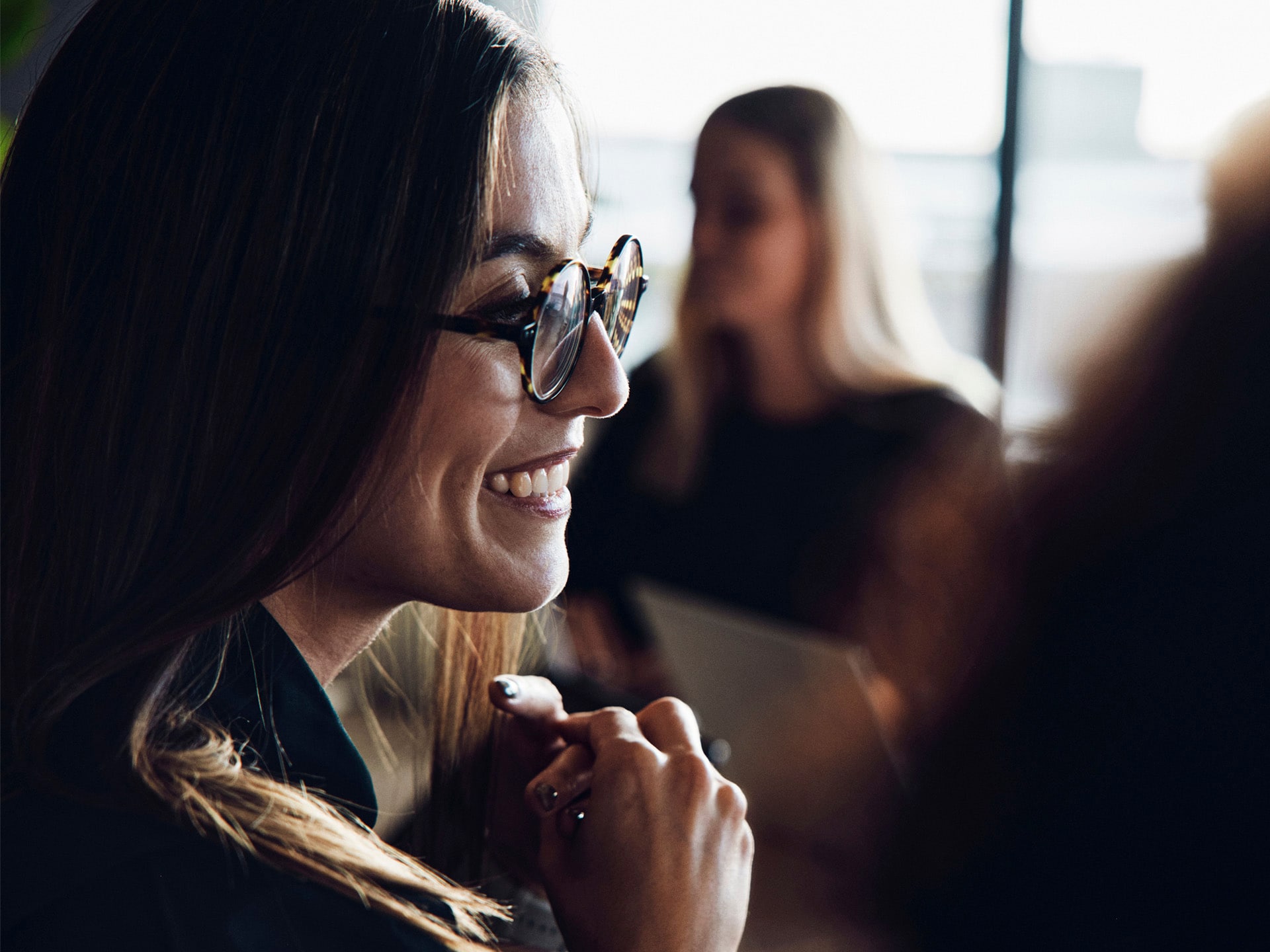 Una mujer en una reunión