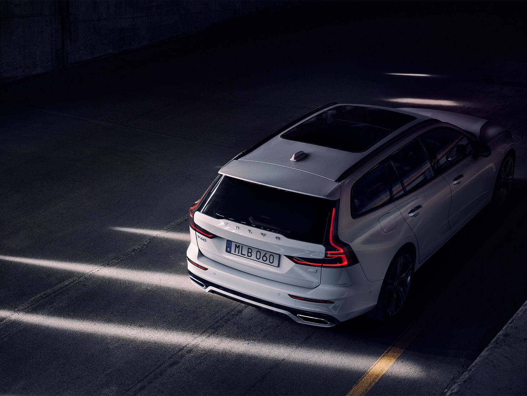 Shop Volvo V60 Recharge Plug-in Hybrid | Volvo Cars