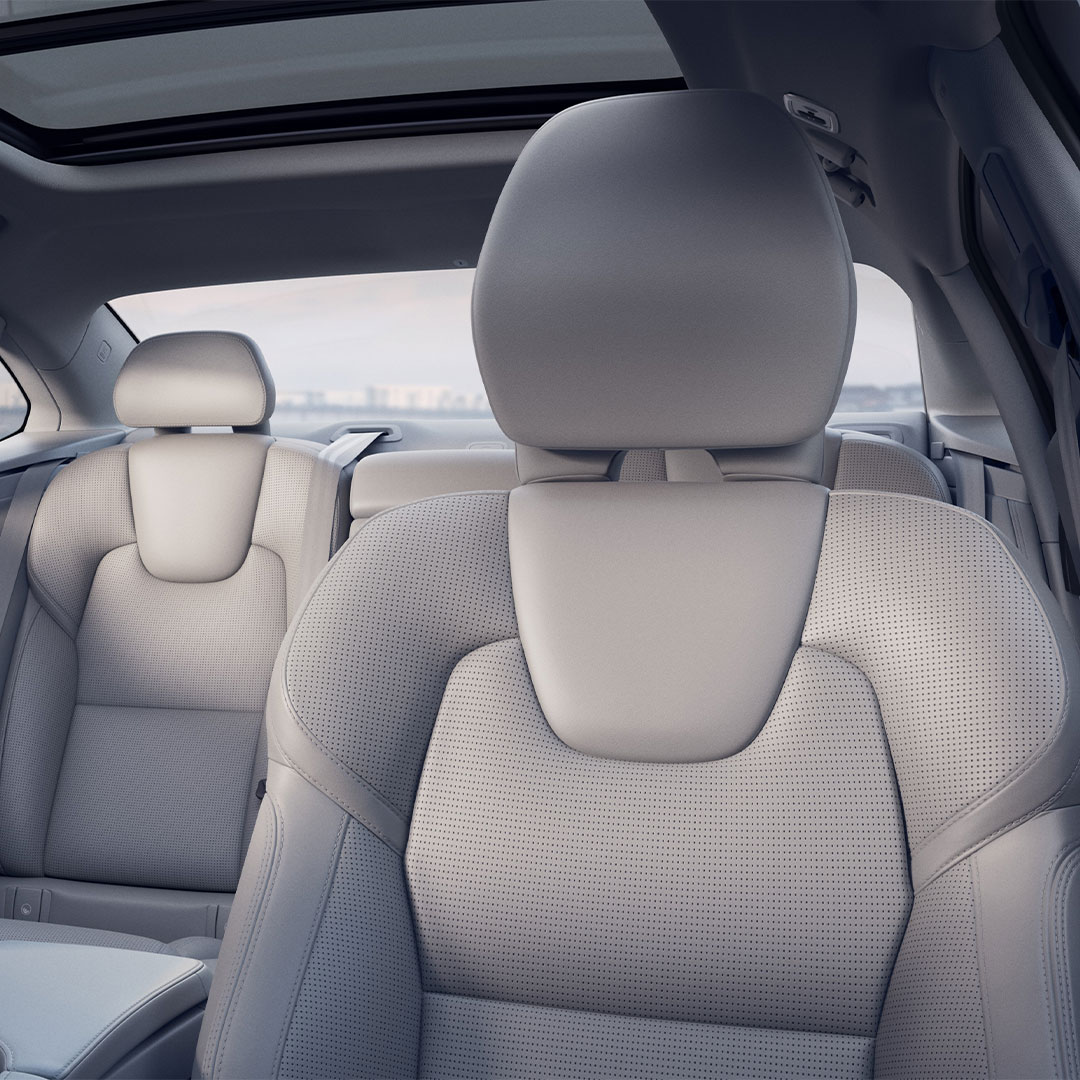 Front and rear seats in Volvo S90.